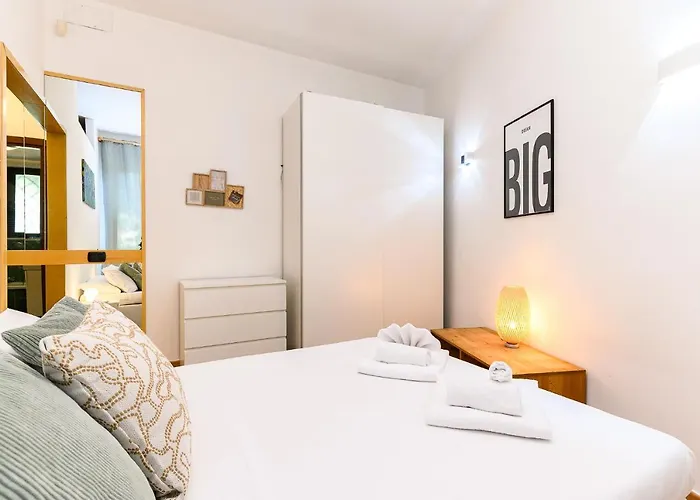 Cozy With Balcony By Ndp Rent Daire Roma