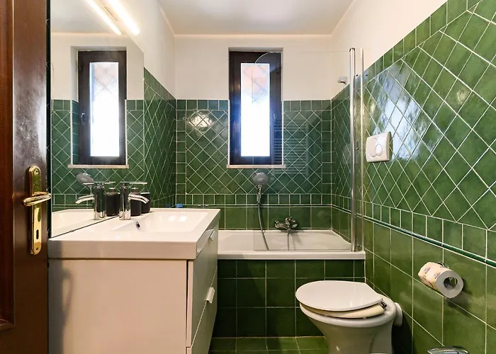 Cozy With Balcony By Ndp Rent Daire Roma