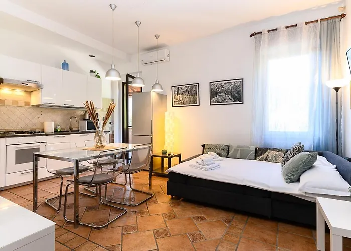 Cozy With Balcony By Ndp Rent