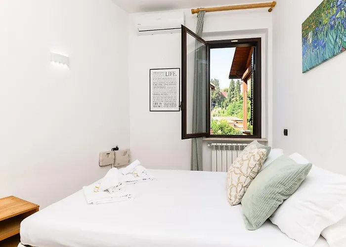 Cozy With Balcony By Ndp Rent